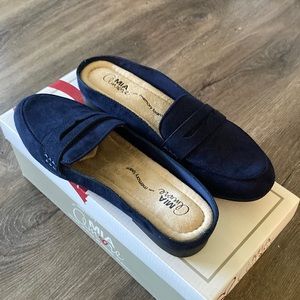 Mia Amore suede blue flats